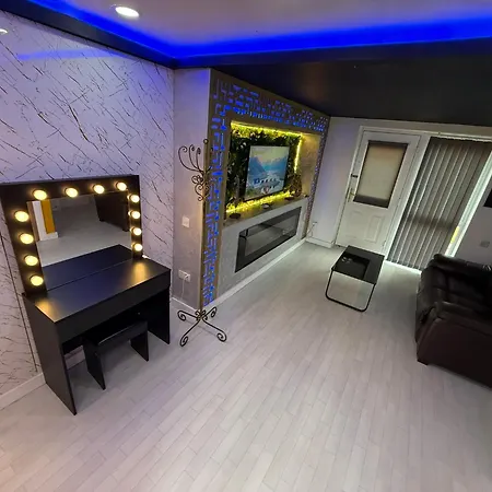 Luxury Apartment *